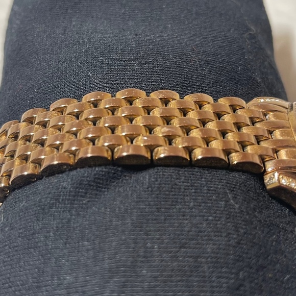 Michael Kors Designer watch. Crystal accents Stainless Steel. Round - Picture 3 of 11